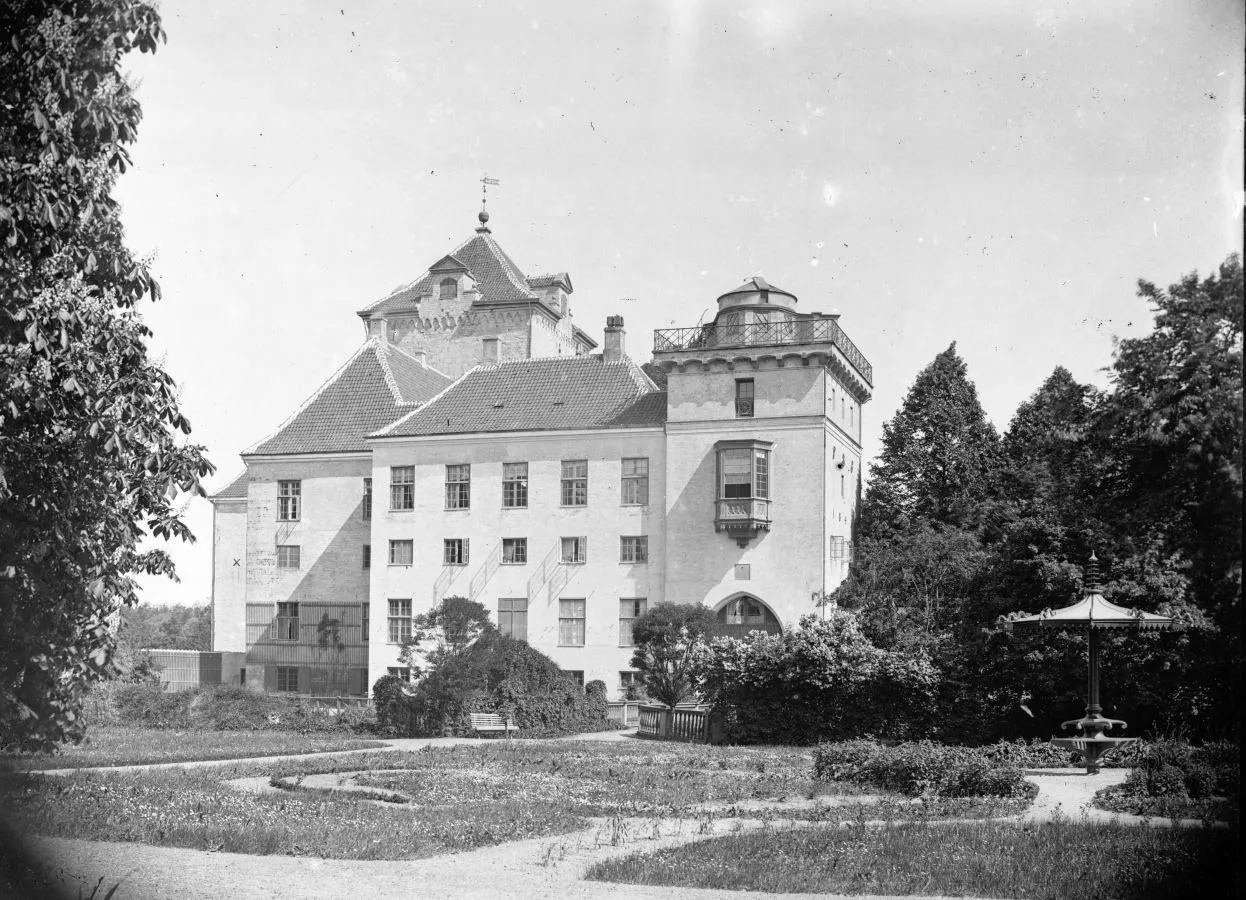 11.14 Gjorslev Gods på Stevns. Der findes også et papirbillede af dette foto.