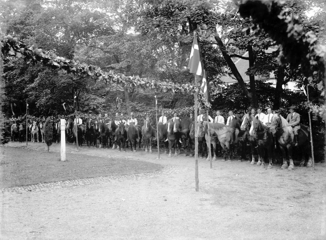 163.2 Gjorslev gods. Elsebeth og Edward Tesdorphs hjemkomst fra bryllupsrejsen 1931.
