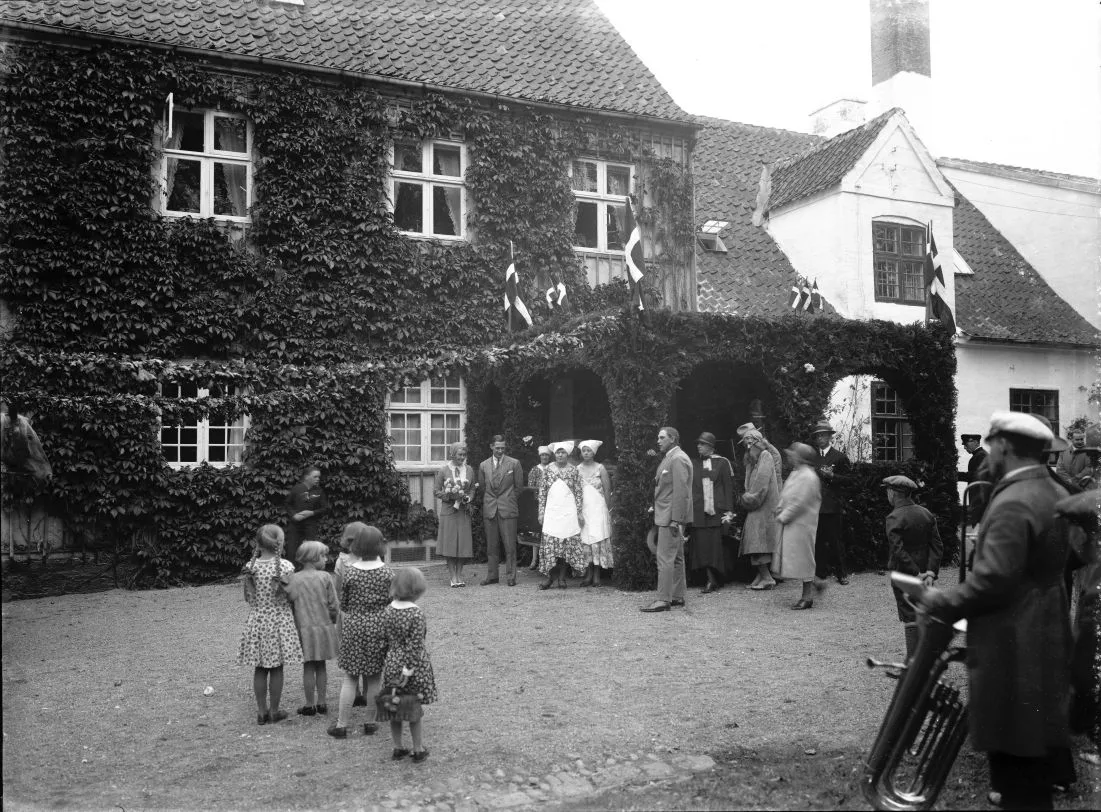 163.3 Gjorslev gods. Elsebeth og Edward Tesdorphs hjemkomst fra bryllupsrejsen 1931.