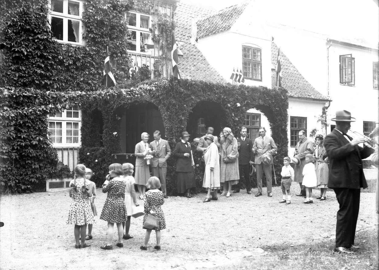 163.7 Gjorslev gods. Elsebeth og Edward Tesdorphs hjemkomst fra bryllupsrejsen 1931.