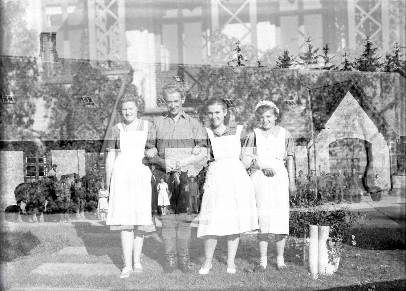 355.4 355.4 år 1951, dobbelteksponering, samme motiv som 355.1