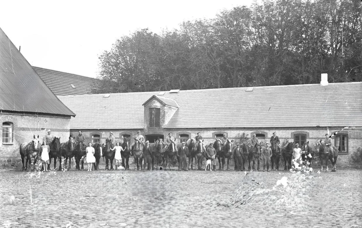 402.4 Taarnholm år 1943. Skadet negativ.