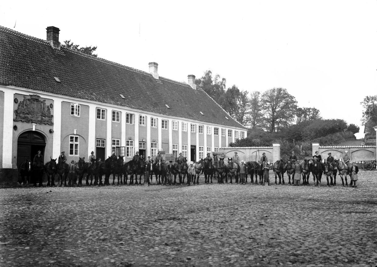402.7 Kålund kloster. År 1943