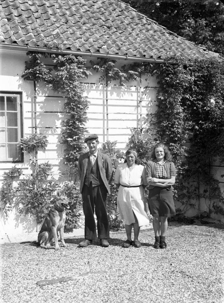 406.7 406.7 måske Trollesminde år 1944