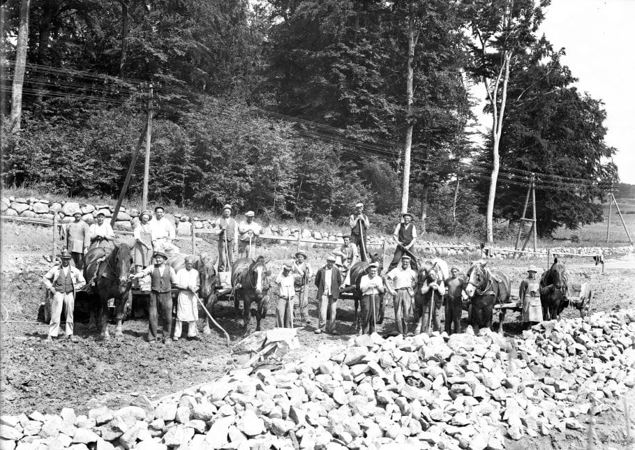 410.3 410.3 år 1944