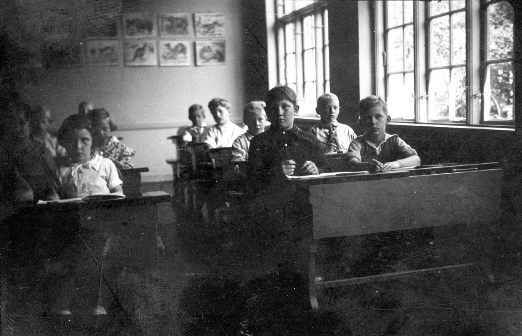 458.9 Borup skole cirka 1933. Povl Knudsen ses bagerst i klassen med lys skjorte.
