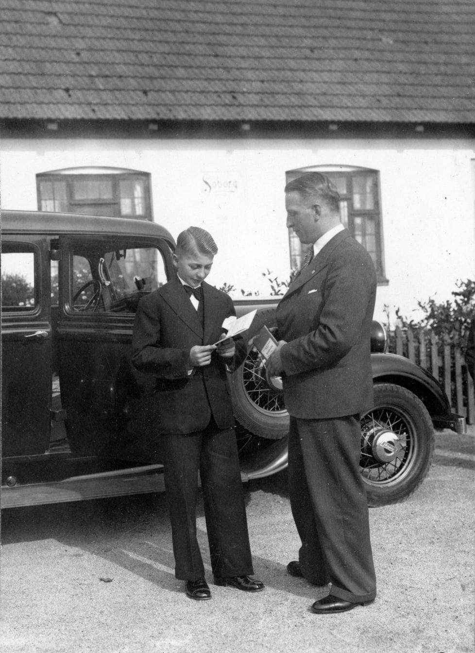 464.38 Sparekassebog i konfirmationsgave.